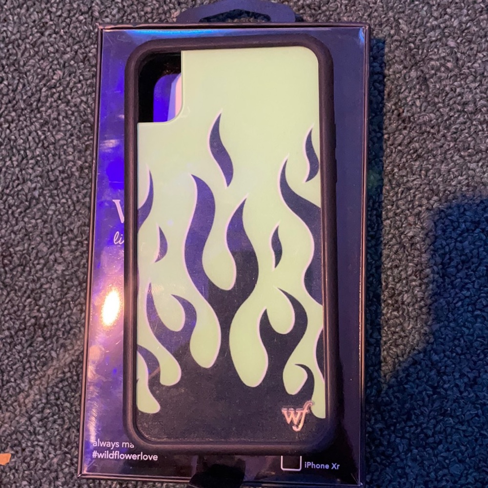 iphone XR wildflower phone case